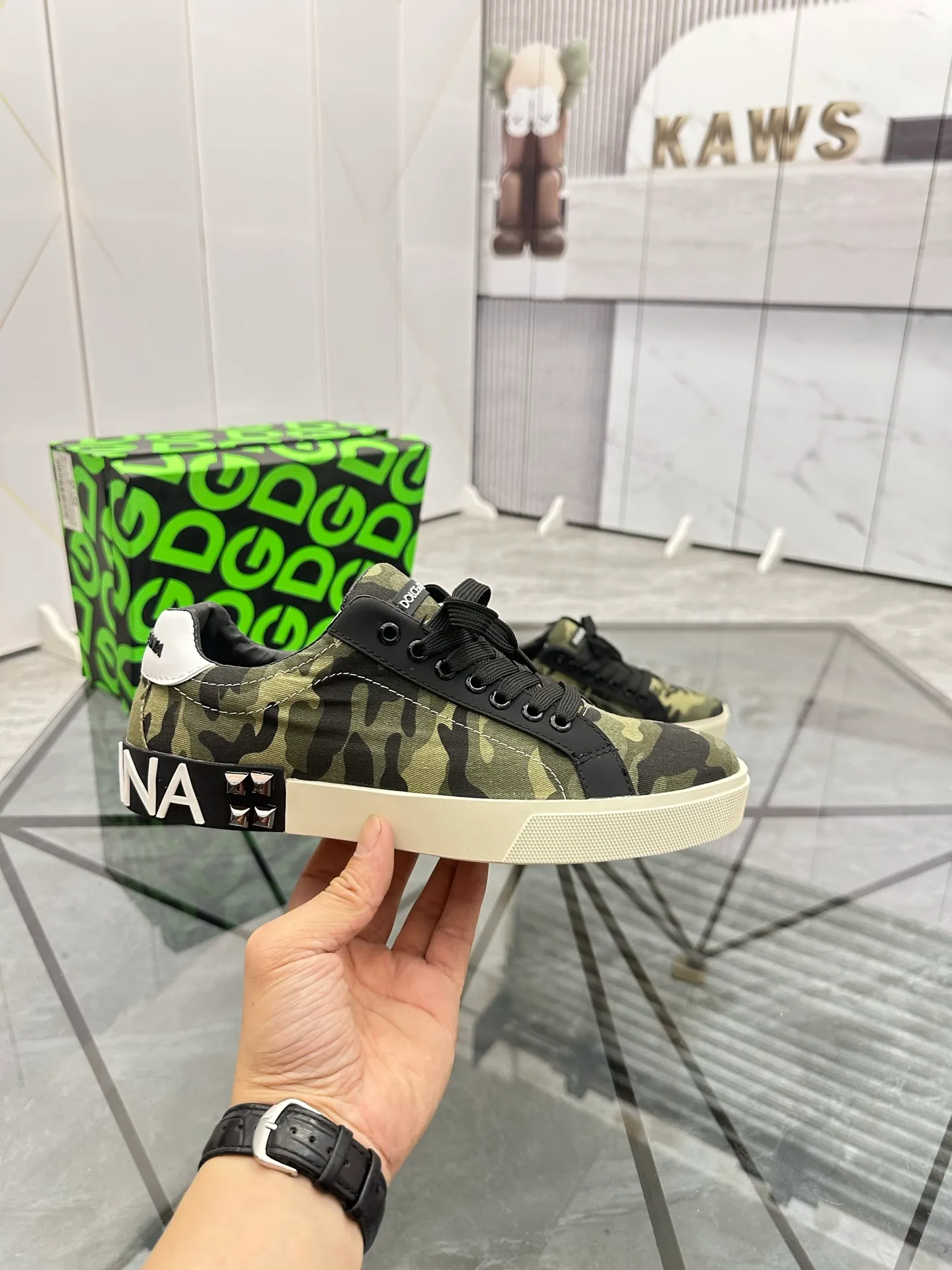 Men's shoes: 💰P460¥ Product trademark: DG "Dolce & Gabbana*" low-top casual shoes Regular size: 35-45 (can be customized to 46.) Product materials: imported cowhide leather upper spliced ​​with original fabric, sheepskin lining, original outsole. Number: 803